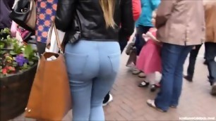 Blonde Teen With Sexy Curves In Jeans