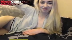 Skinny Webcam Teen Is Really Flexible