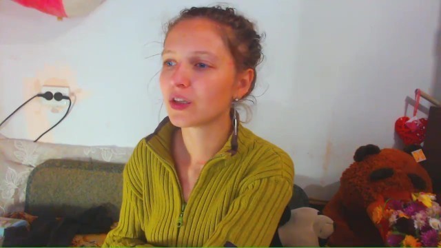 In a Green Jacket Showed her Hairy Pubis on the Pussy