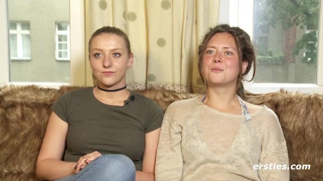 Ersties: Sofie Macht Erste Erfahrung Mit Einem Mädel Und Direkt Vor Kamera